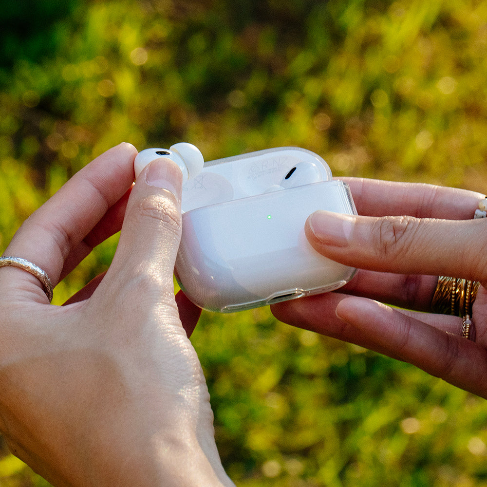 AirPods Pro 2 Kılıf Qi M-Safe Şarj Özellikli Native Union RE Clear Serisi Silikon Kılıf