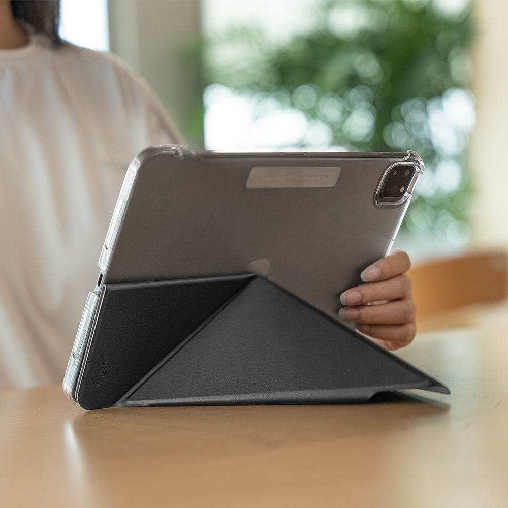 iPad Pro 13 2024 Raptic Clear Folio Airbagli Şeffaf Kılıflı Katlanabilir Standlı Kılıf