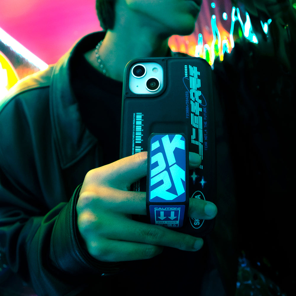 iPhone 13 Kılıf Skinarma Standlı Deri Görünümlü Akarui Kılıf