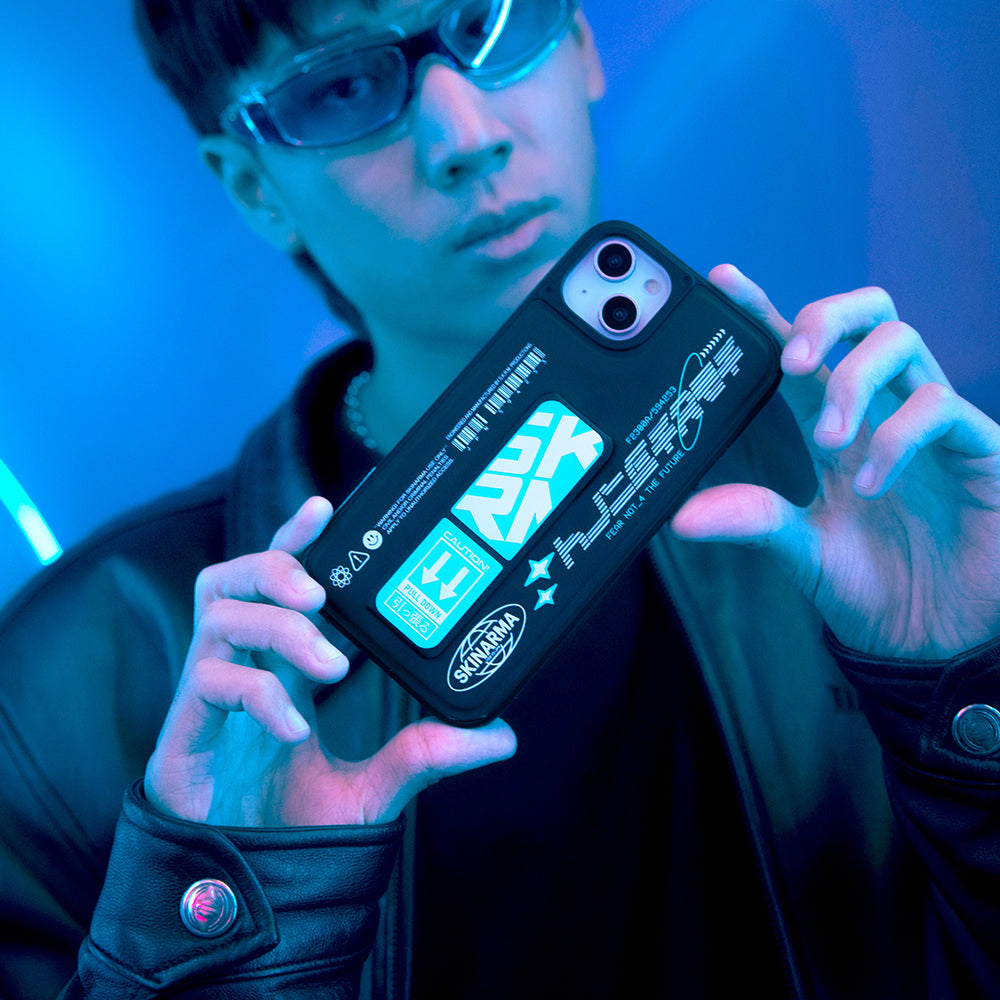 iPhone 13 Kılıf Skinarma Standlı Deri Görünümlü Akarui Kılıf