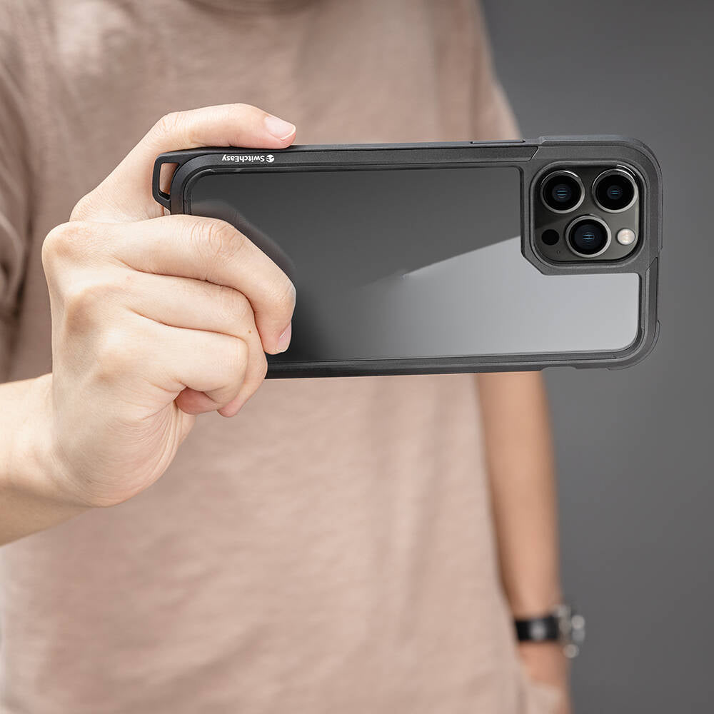 iPhone 13 Pro Kılıf Boyun Askılı Kompozit Tasarımlı Şok Önleyicili Lisanslı Switcheasy Odyssey Kılıf