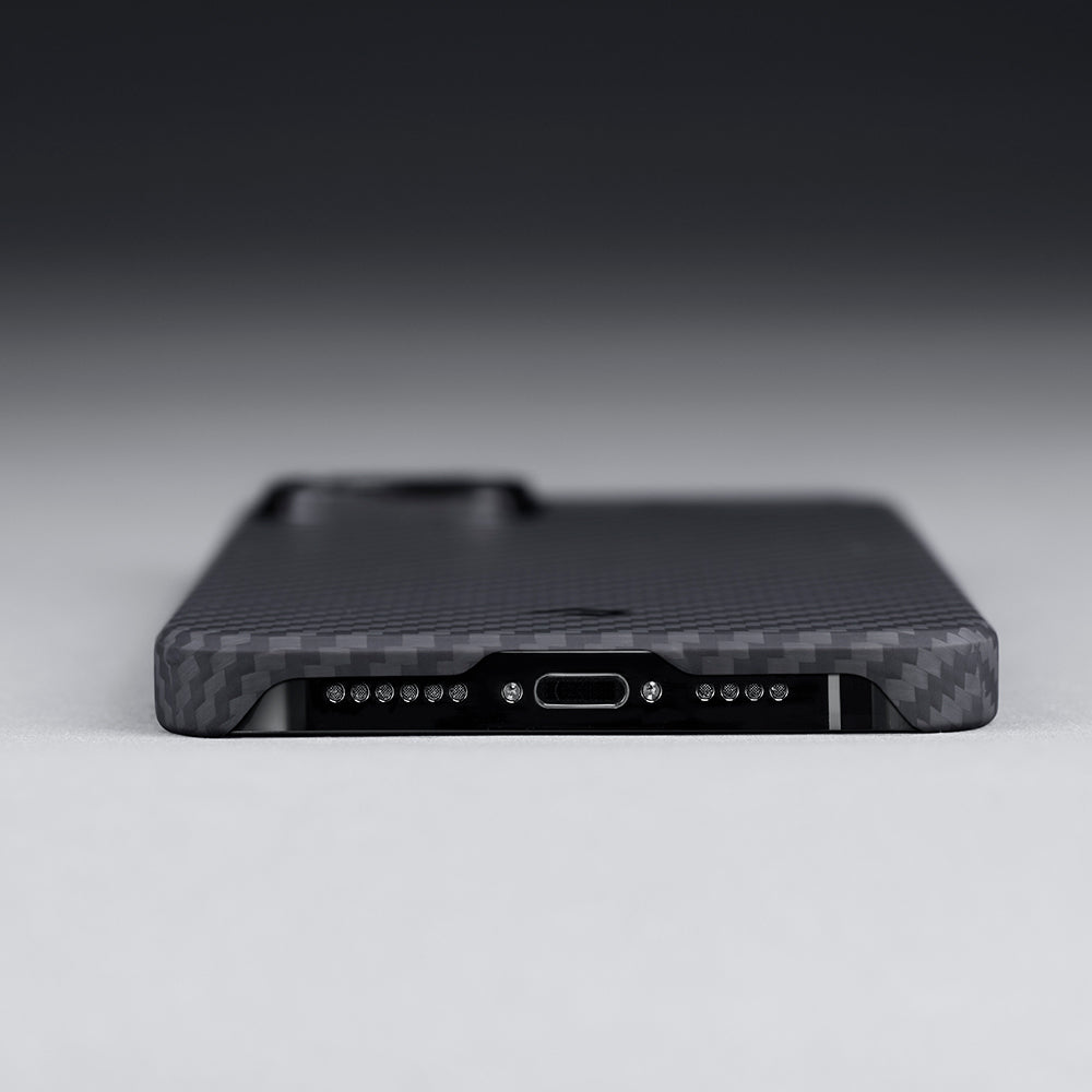 iPhone 14 Kılıf M-safe Şarj Özellikli 1500D Aramid Karbon Fiber Pitaka Ultra-Slim Classic Serisi Black-Grey Twill Kılıf