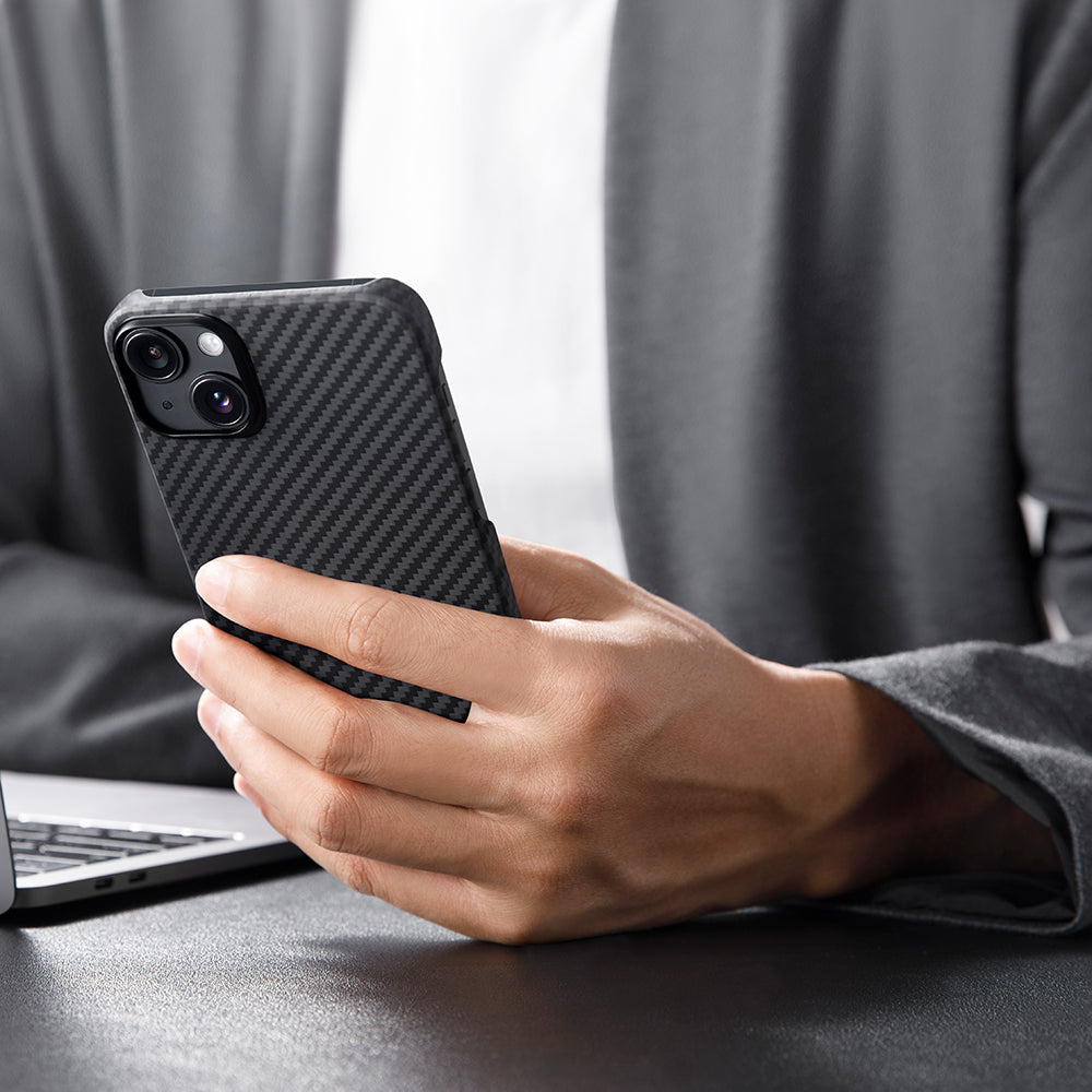 iPhone 14 Kılıf M-safe Şarj Özellikli 1500D Aramid Karbon Fiber Pitaka Ultra-Slim Classic Serisi Black-Grey Twill Kılıf