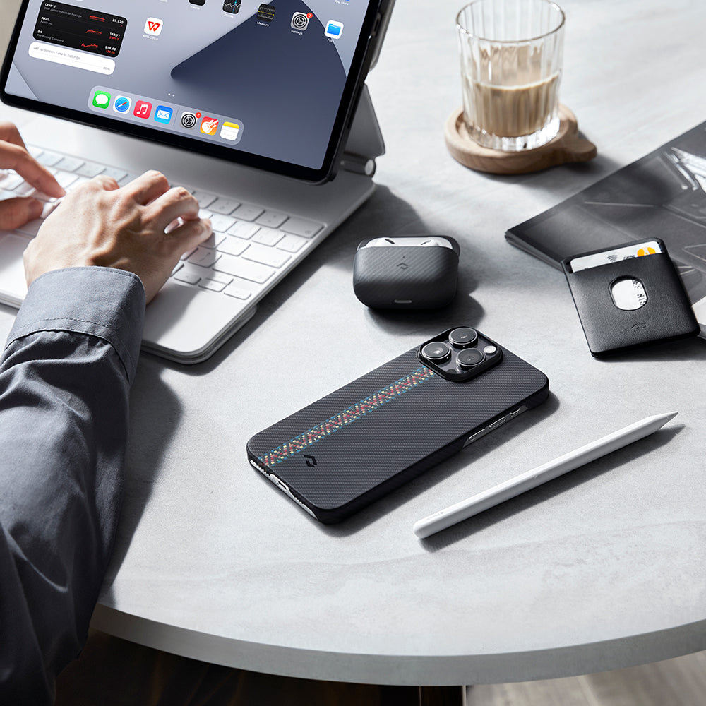 iPhone 14 Pro Kılıf M-safe Şarj Özellikli 600D Aramid Karbon Fiber Pitaka Tactile Woven Orchestra Serisi Rhapsody Kılıf