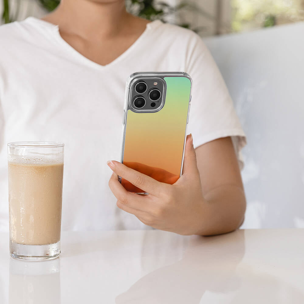 iPhone 14 Pro Kılıf Renk Geçişli Kenarları Şeffaf Tasarımlı Lisanslı Switcheasy Crush Plus Kılıf