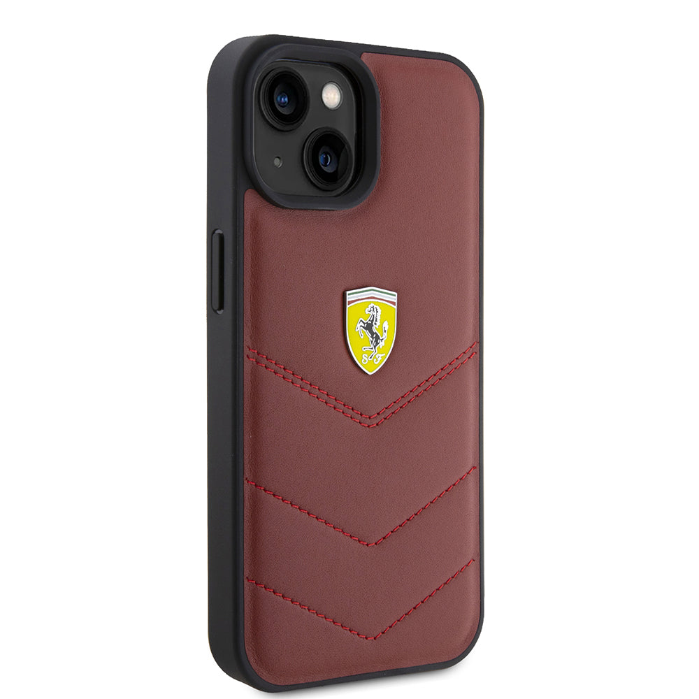 iPhone 15 Kılıf Ferrari Orijinal Lisanslı Deri Dikişli Arka Yüzey Metal Logo Tasarımlı Kılıf