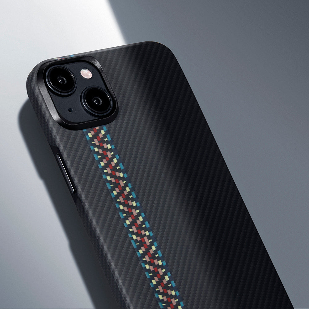 iPhone 15 Kılıf M-safe Şarj Özellikli 600D Aramid Karbon Fiber Pitaka Tactile Woven Orchestra Serisi Rhapsody Kılıf