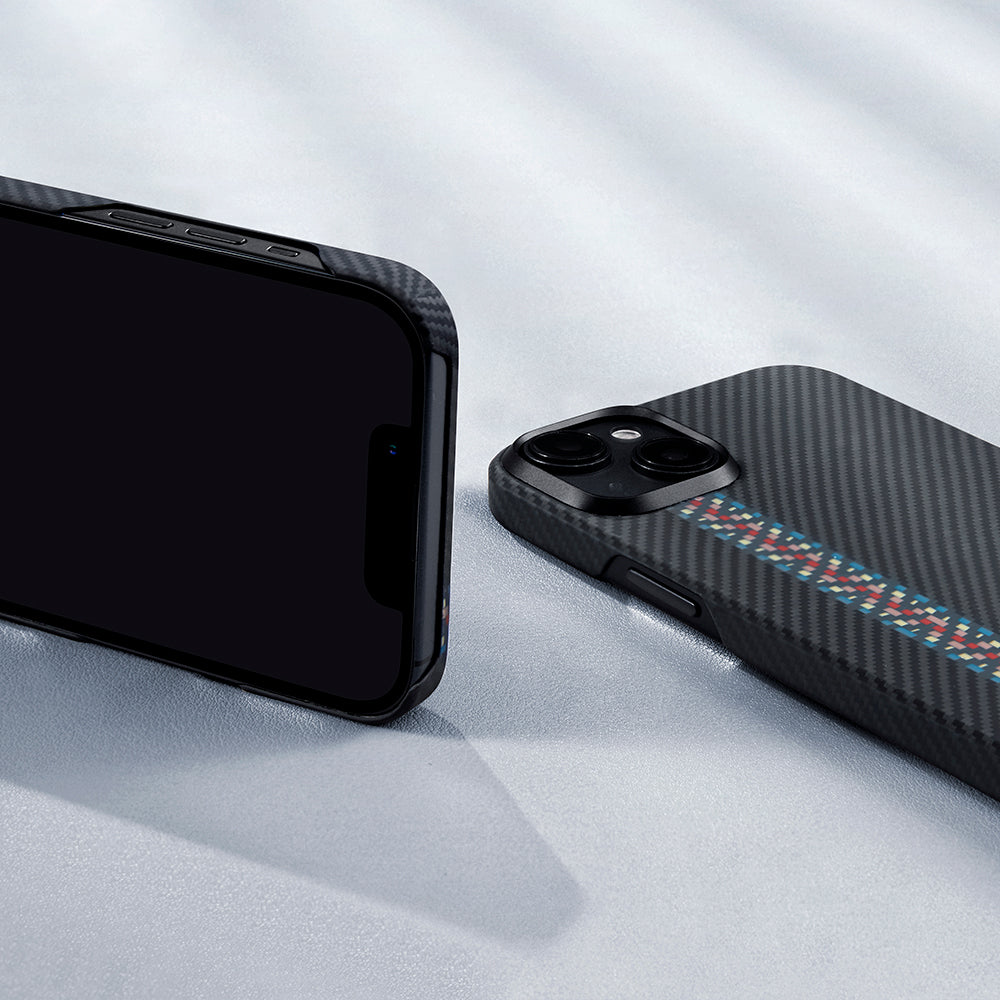 iPhone 15 Kılıf M-safe Şarj Özellikli 600D Aramid Karbon Fiber Pitaka Tactile Woven Orchestra Serisi Rhapsody Kılıf