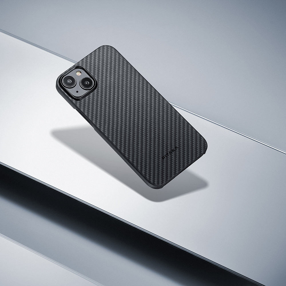 iPhone 15 Plus Kılıf M-safe Şarj Özellikli 1500D Aramid Karbon Fiber Pitaka Ultra-Slim Classic Serisi Black-Grey Twill Kılıf