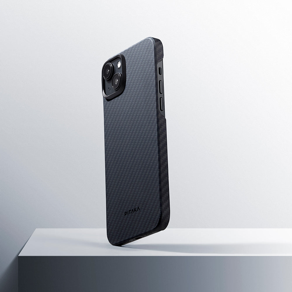 iPhone 15 Plus Kılıf M-safe Şarj Özellikli 1500D Aramid Karbon Fiber Pitaka Ultra-Slim Classic Serisi Black-Grey Twill Kılıf