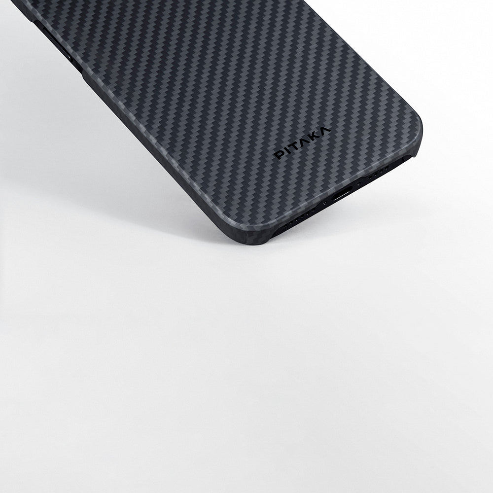 iPhone 15 Plus Kılıf M-safe Şarj Özellikli 1500D Aramid Karbon Fiber Pitaka Ultra-Slim Classic Serisi Black-Grey Twill Kılıf