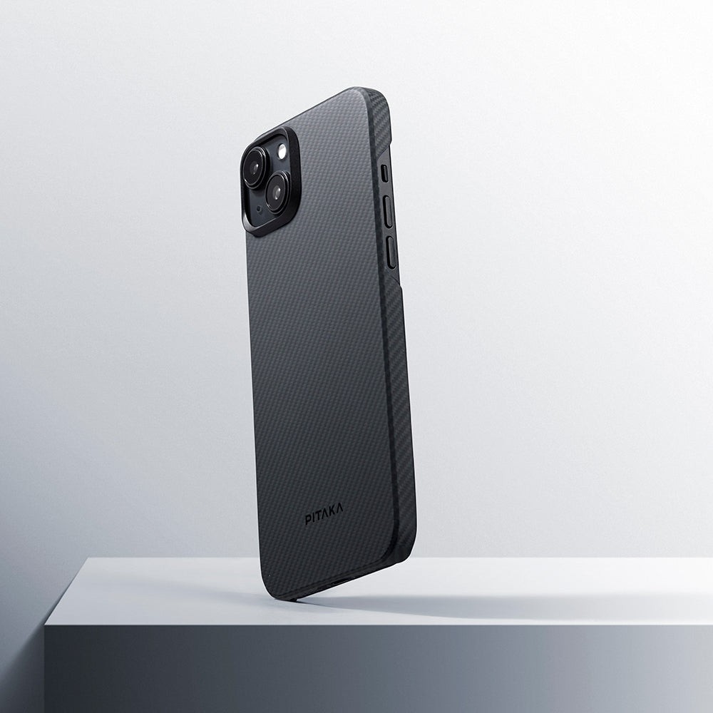 iPhone 15 Plus Kılıf M-safe Şarj Özellikli 600D Aramid Karbon Fiber Pitaka Ultra-Slim Classic Serisi Black-Grey Twill Kılıf