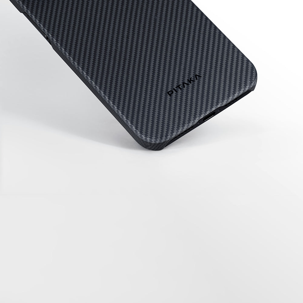 iPhone 15 Plus Kılıf M-safe Şarj Özellikli 600D Aramid Karbon Fiber Pitaka Ultra-Slim Classic Serisi Black-Grey Twill Kılıf