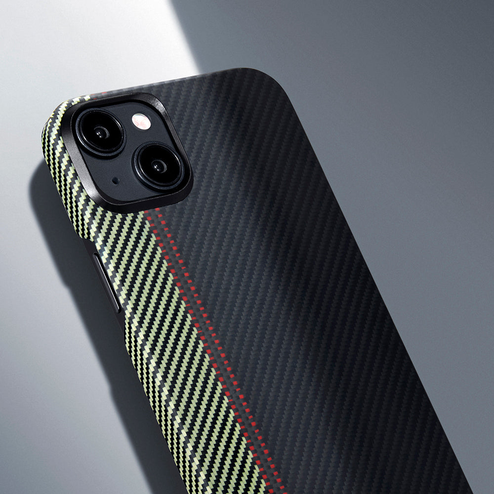 iPhone 15 Plus Kılıf M-safe Şarj Özellikli 600D Aramid Karbon Fiber Pitaka Tactile Woven Orchestra Serisi Overture Kılıf