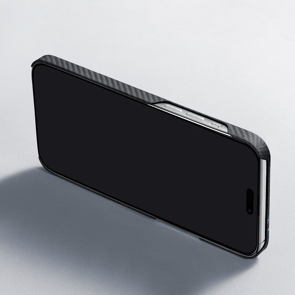 iPhone 15 Plus Kılıf M-safe Şarj Özellikli 600D Aramid Karbon Fiber Pitaka Tactile Woven Orchestra Serisi Rhapsody Kılıf