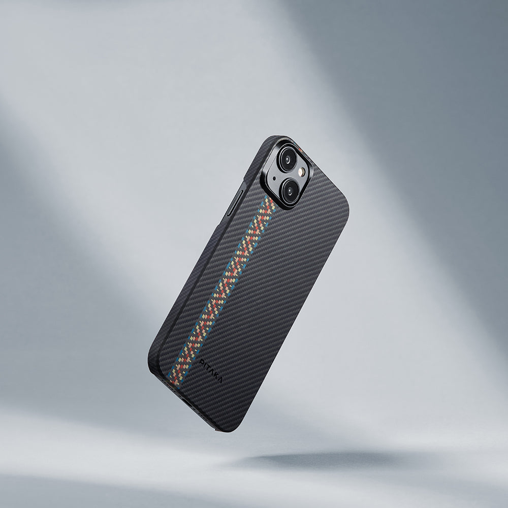 iPhone 15 Plus Kılıf M-safe Şarj Özellikli 600D Aramid Karbon Fiber Pitaka Tactile Woven Orchestra Serisi Rhapsody Kılıf