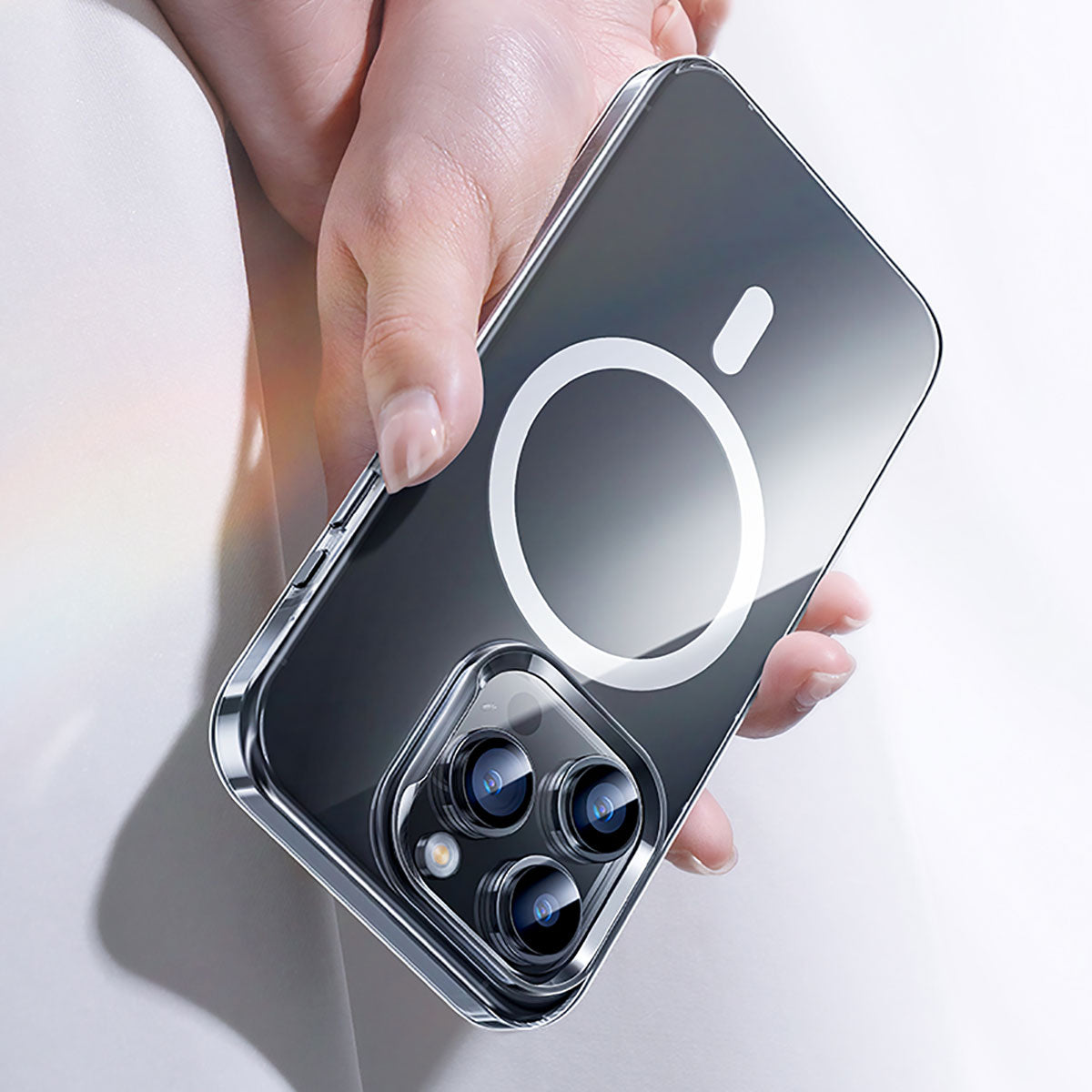 iPhone 15 Plus Kılıf M-safe Şarj Özellikli Benks Crystal Serisi Şeffaf Kılıf