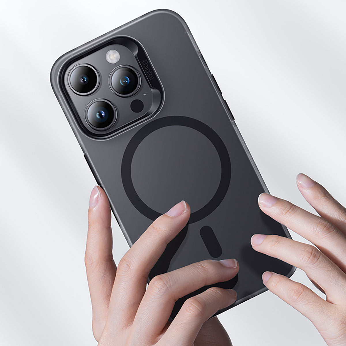 iPhone 15 Plus Kılıf M-safe Şarj Özellikli Benks Lucid Armor Kılıf