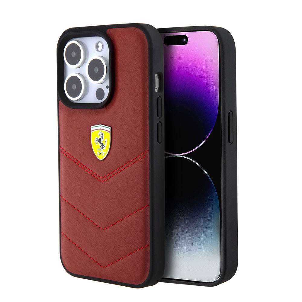 iPhone 15 Pro Kılıf Ferrari Orijinal Lisanslı Deri Dikişli Arka Yüzey Metal Logo Tasarımlı Kılıf