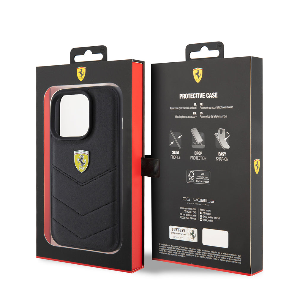 iPhone 15 Pro Kılıf Ferrari Orijinal Lisanslı Deri Dikişli Arka Yüzey Metal Logo Tasarımlı Kılıf