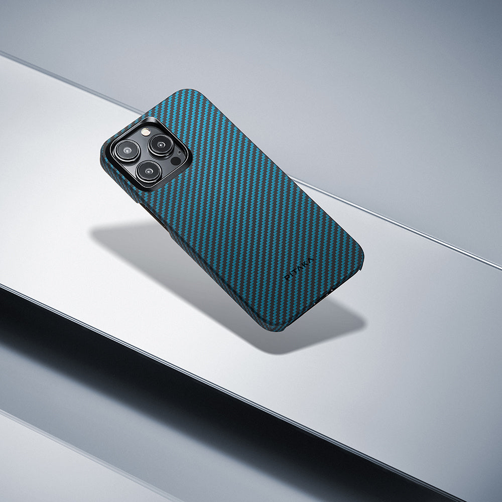 iPhone 15 Pro Kılıf M-safe Şarj Özellikli 1500D Aramid Karbon Fiber Pitaka Ultra-Slim Classic Serisi Black-Blue Twill Kılıf