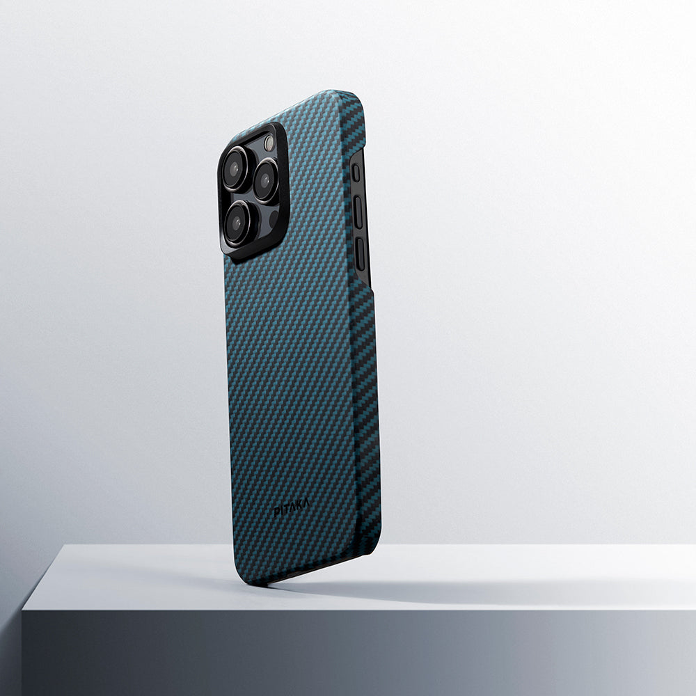 iPhone 15 Pro Kılıf M-safe Şarj Özellikli 1500D Aramid Karbon Fiber Pitaka Ultra-Slim Classic Serisi Black-Blue Twill Kılıf