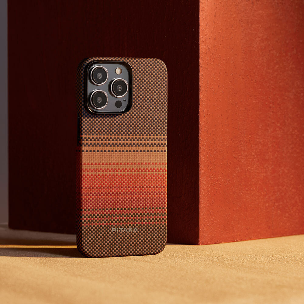iPhone 15 Pro Kılıf M-safe Şarj Özellikli Aramid Karbon Fiber Pitaka Tactile Woven Sunset-Moonrise Serisi Sunset Kılıf
