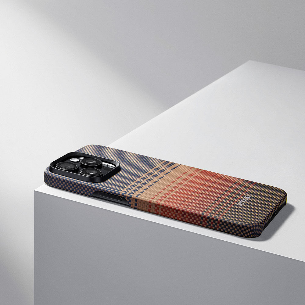 iPhone 15 Pro Kılıf M-safe Şarj Özellikli Aramid Karbon Fiber Pitaka Tactile Woven Sunset-Moonrise Serisi Sunset Kılıf