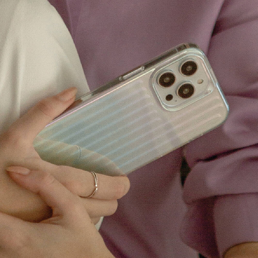 iPhone 15 Pro Kılıf Parlayan Arka Yüzey Coehl Linear Kılıf