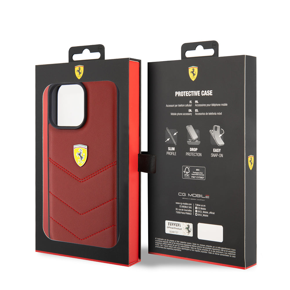 iPhone 15 Pro Max Kılıf Ferrari orijinal Lisanslı Deri Dikişli Arka Yüzey Metal Logo Tasarımlı Kılıf