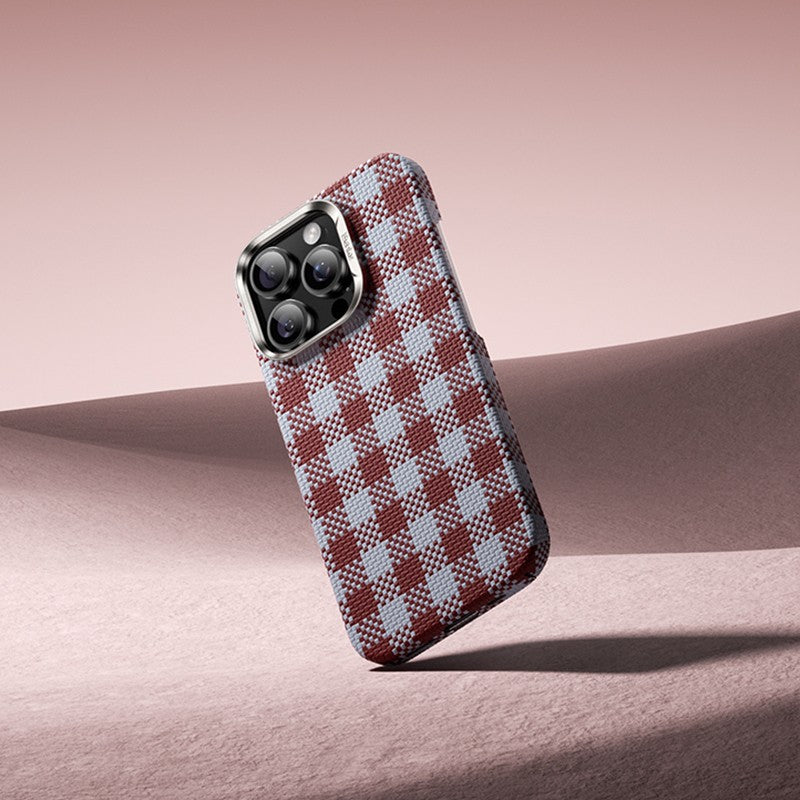 iPhone 15 Pro Max Kılıf M-safe Şarj Özellikli Ekose Tasarımlı Benks ArmorVichy Kevlar Karbon Kılıf