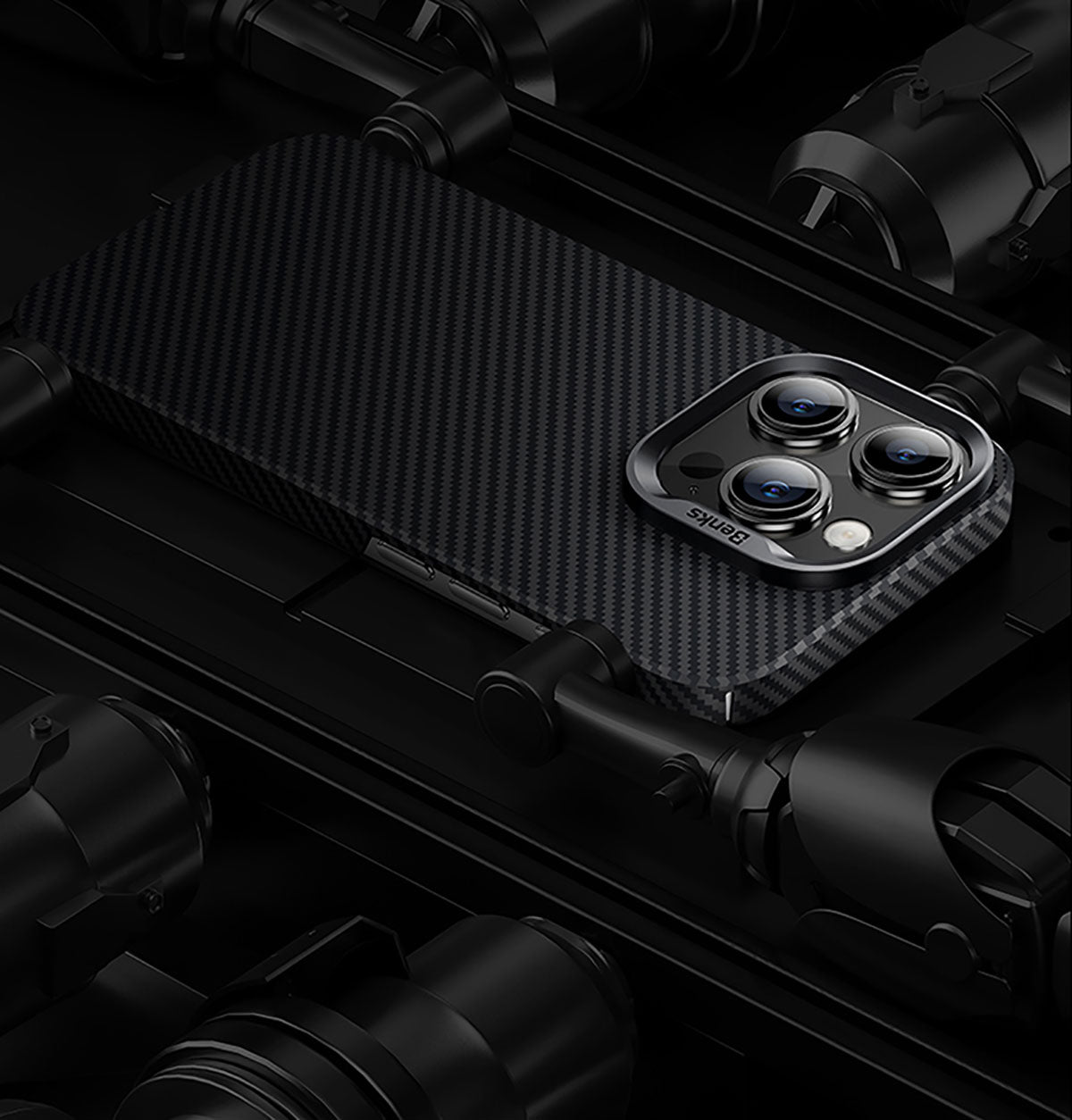 iPhone 15 Pro Max Kılıf M-safe Özellikli Karbon Fiber Benks Essential ArmorAir 600D Kevlar Kılıf