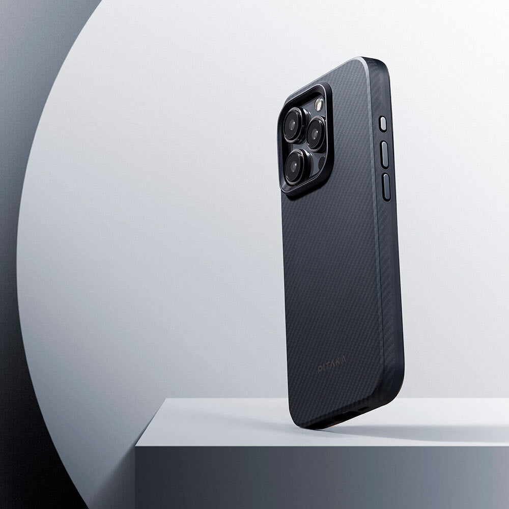 iPhone 15 Pro Max Kılıf M-safe Şarj Özellikli 600D Aramid Karbon Fiber Pitaka Military-Grade Classic Serisi Black-Grey Twill Kılıf