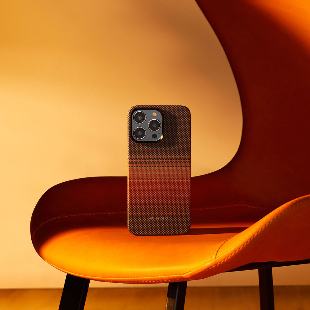 iPhone 15 Pro Max Kılıf M-safe Şarj Özellikli Aramid Karbon Fiber Pitaka Tactile Woven Sunset-Moonrise Serisi Sunset Kılıf