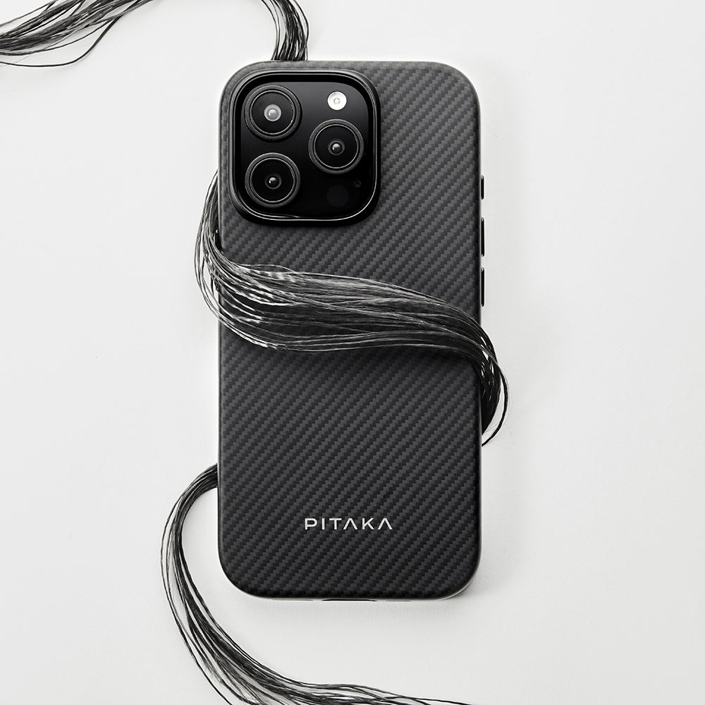 iPhone 16 Pro Kılıf M-safe Şarj Özellikli Aramid Karbon Fiber Pitaka Military-Grade Classic Serisi New Logo Black-Grey Twill Kılıf