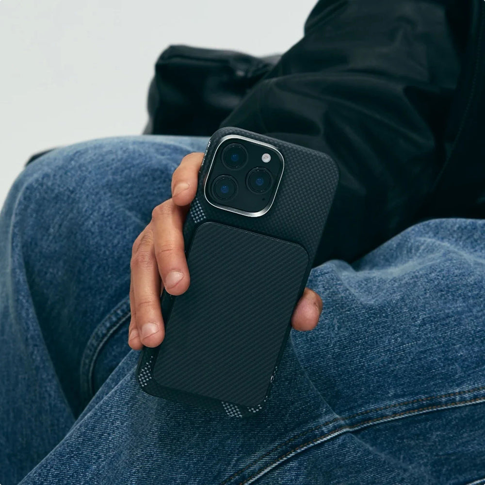 iPhone 16 Pro Kılıf M-safe Şarj Özellikli Aramid Karbon Fiber Re-TROS Tasarımlı Pitaka Tactile Woven Rebuilding Serisi Kılıf