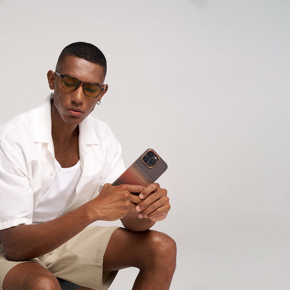 iPhone 16 Pro Max Kılıf M-safe Şarj Özellikli Aramid Fiber Pitaka Military-Grade Sunset-Moonrise Serisi Sunset Kılıf