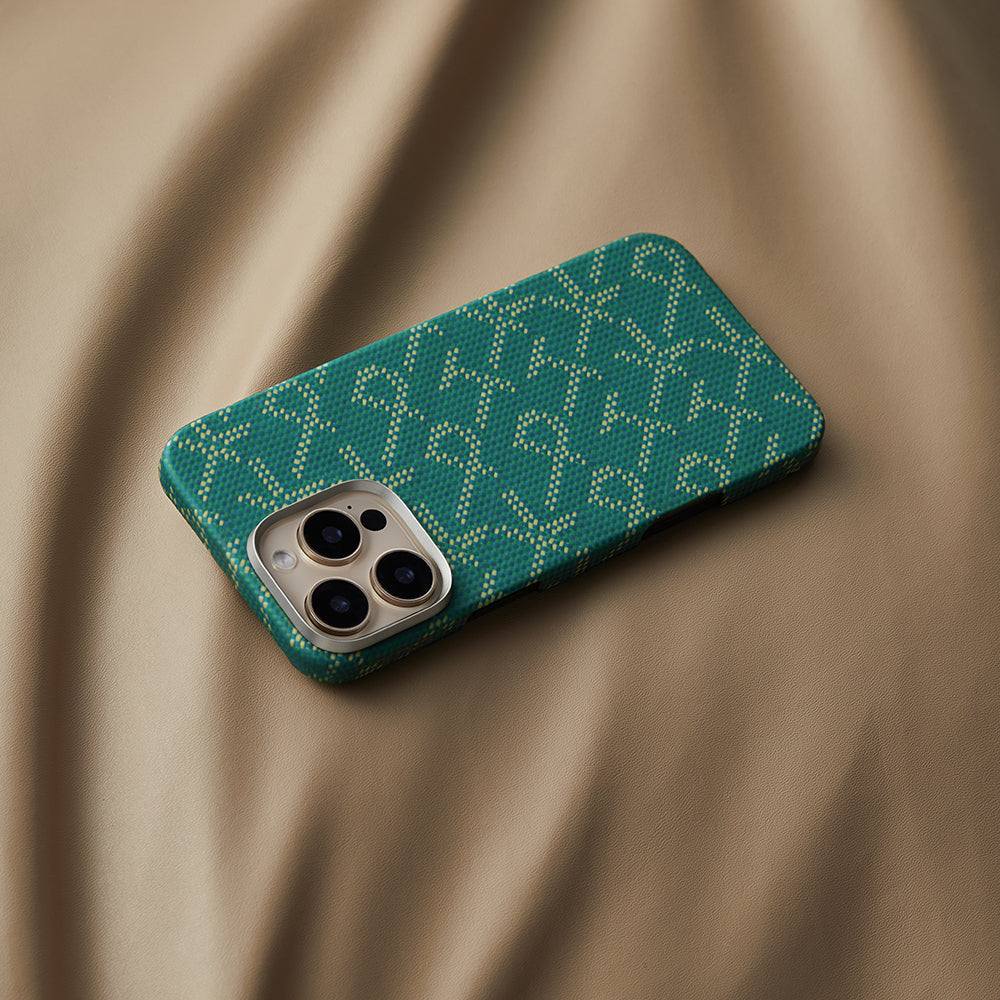 iPhone 16 Pro Max Kılıf M-safe Şarj Özellikli Aramid Karbon Fiber Pitaka Tactile Woven Monogram Serisi Kılıf