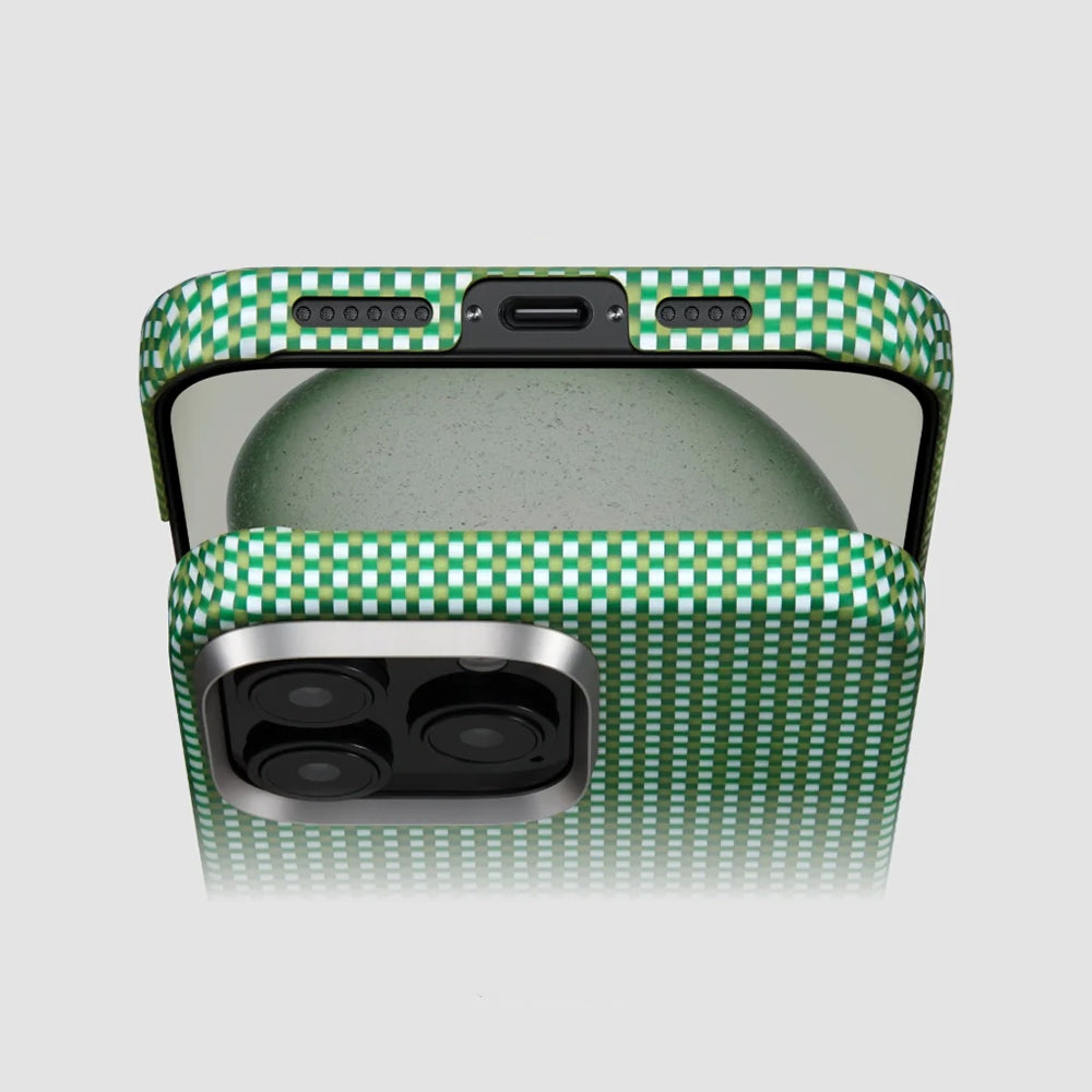 iPhone 16 Pro Max Kılıf M-safe Şarj Özellikli Aramid Karbon Fiber Pitaka Ultra-Slim Classic Serisi Forest Green Kılıf