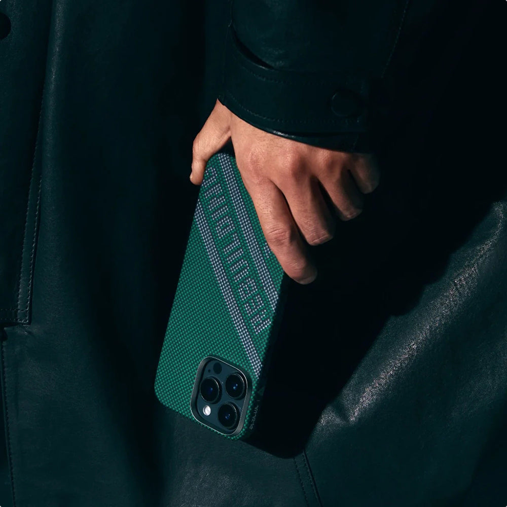 iPhone 16 Pro Max Kılıf M-safe Şarj Özellikli Aramid Karbon Fiber Re-TROS Tasarımlı Pitaka Tactile Woven Rebuilding Serisi Kılıf