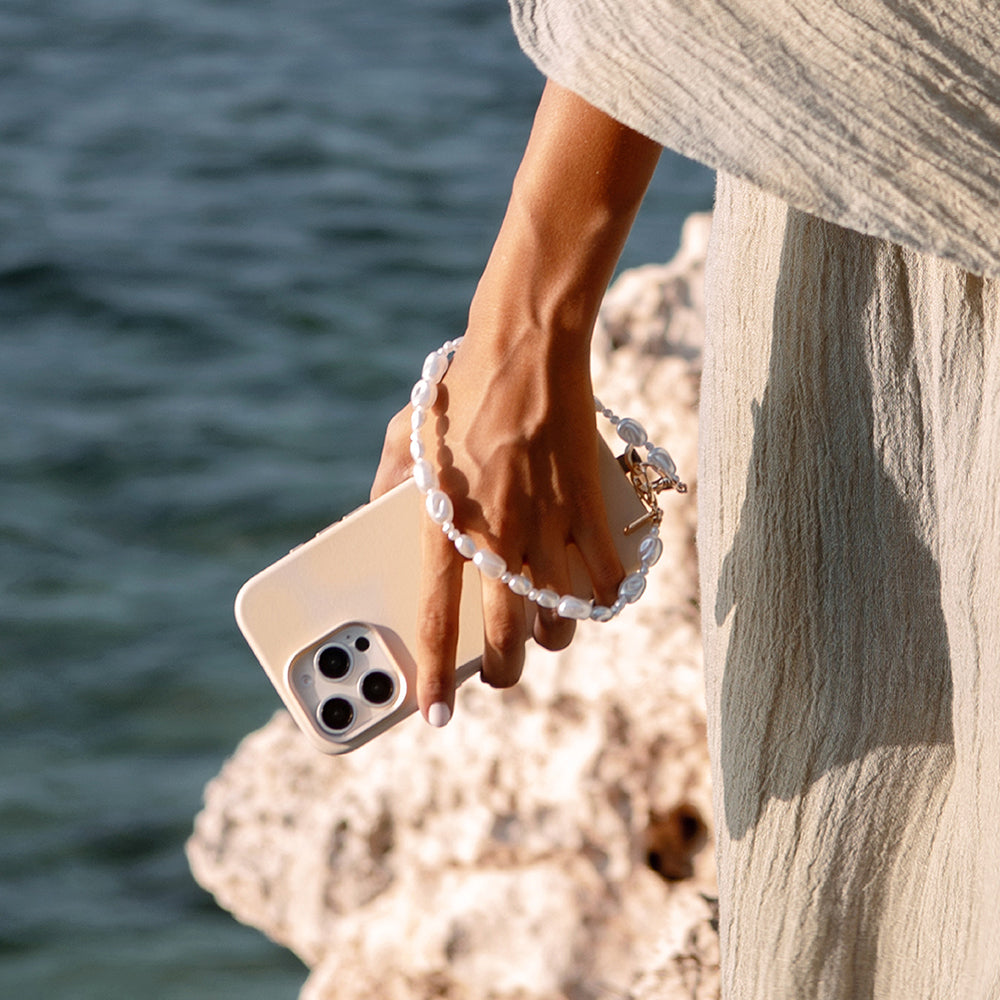 iPhone 16 Pro Max Kılıf M-safe Şarj Özellikli Soft Arka Yüzey Askı İpli Coehl Muse Kılıf