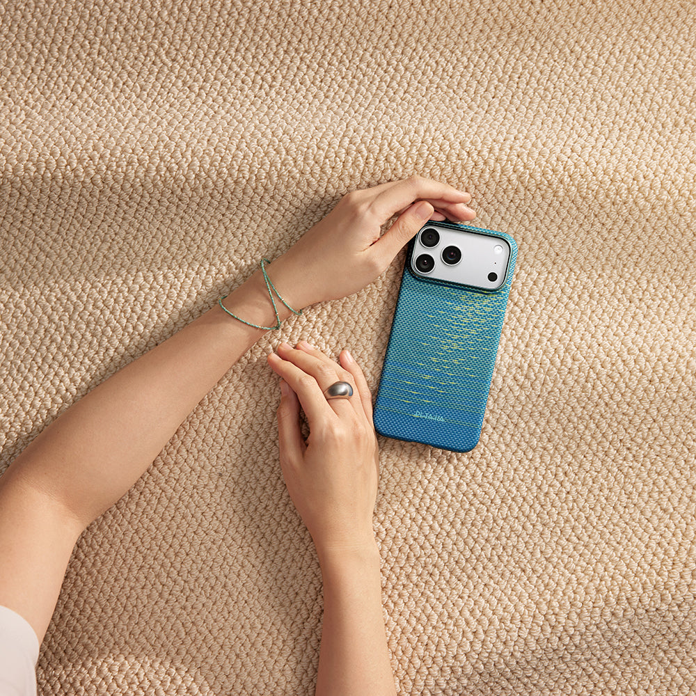 iPhone 17 Pro Kılıf M-safe Şarj Özellikli Aramid Fiber Pitaka Glints of Gold Ultra Slim Serisi Kılıf