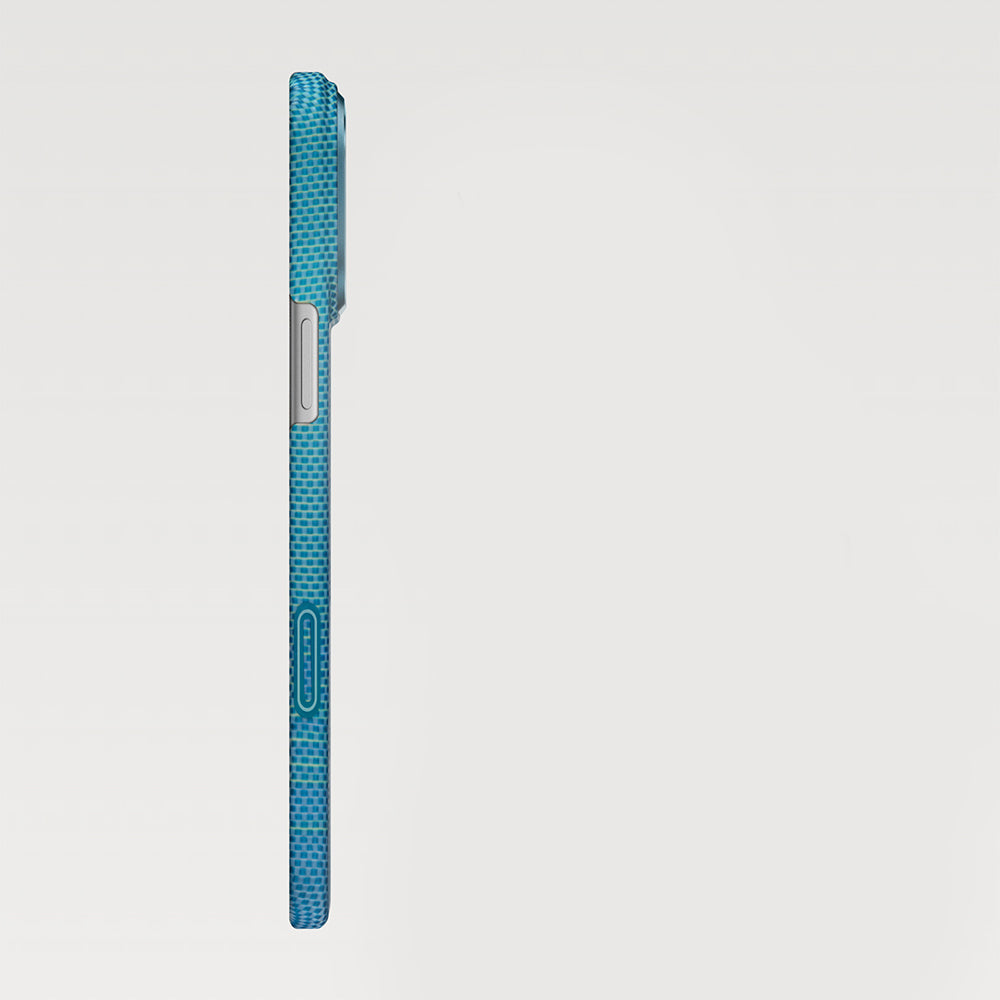 iPhone 17 Pro Kılıf M-safe Şarj Özellikli Aramid Karbon Fiber Pitaka Glints of Gold Ultra Slim Serisi Kılıf