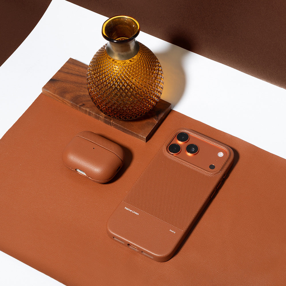 iPhone 17 Pro Kılıf M-safe Şarj Özellikli Deri Dokulu Native Union RE Classic Serisi Kılıf