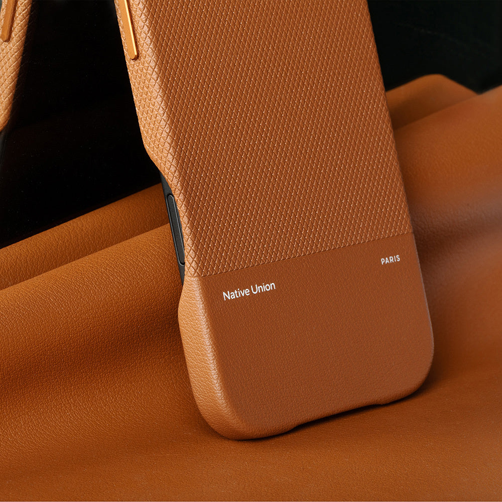 iPhone 17 Pro Kılıf M-safe Şarj Özellikli Deri Dokulu Native Union RE Classic Serisi Kılıf