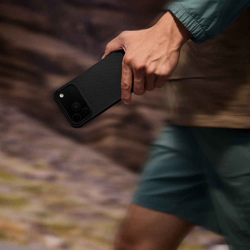 iPhone 17 Pro Kılıf M-safe Şarj Özellikli Pitaka Aramid Pro Guard Serisi Black-Gray Karbon Kılıf
