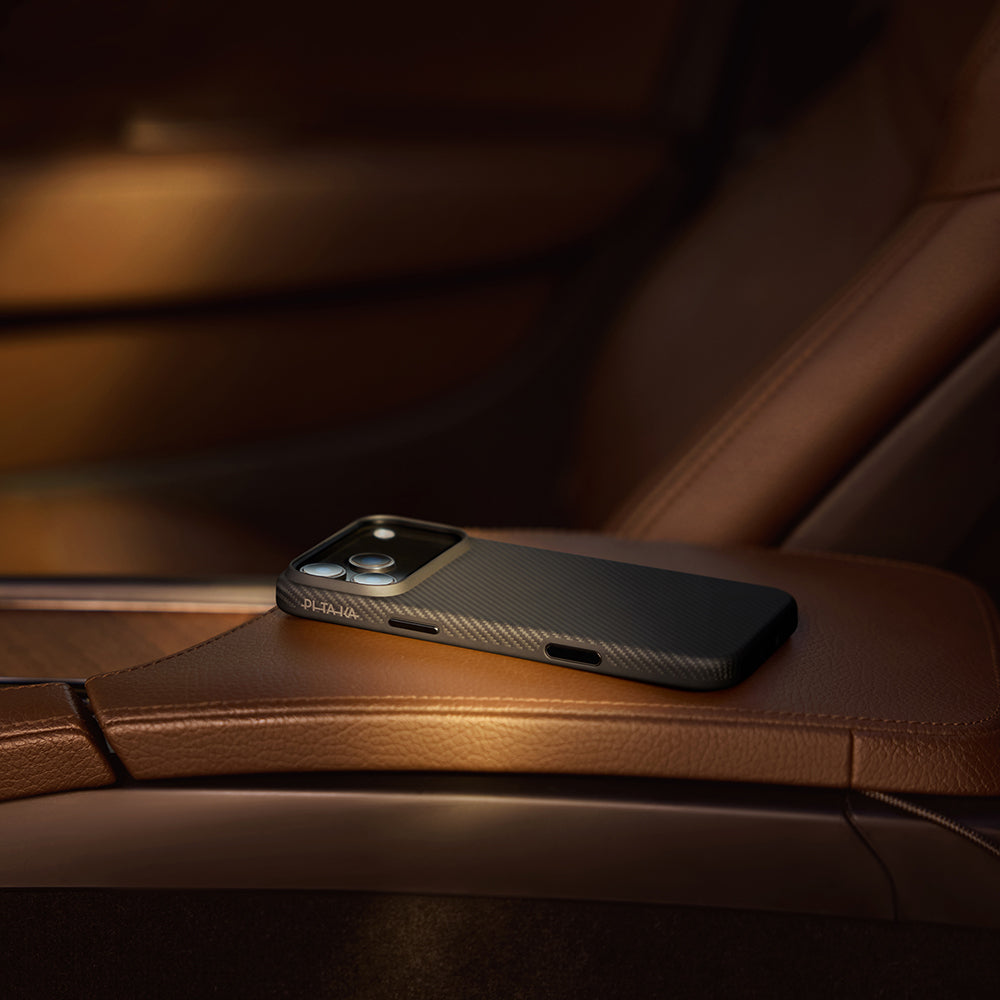 iPhone 17 Pro Max Kılıf M-safe Şarj Özellikli 1500D Aramid Karbon Fiber Pitaka Military-Grade Classic Serisi Black-Grey Twill Kılıf