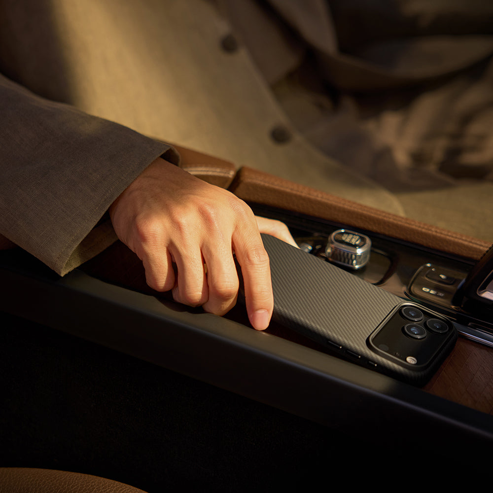 iPhone 17 Pro Max Kılıf M-safe Şarj Özellikli 1500D Aramid Fiber Pitaka Military-Grade Classic Serisi Black-Grey Twill Kılıf