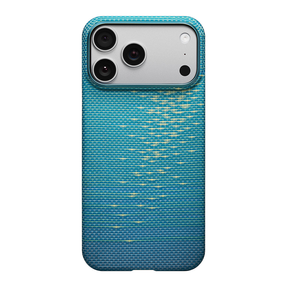 iPhone 17 Pro Max Kılıf M-safe Şarj Özellikli Aramid Karbon Fiber Pitaka Glints of Gold Ultra Slim Serisi Kılıf