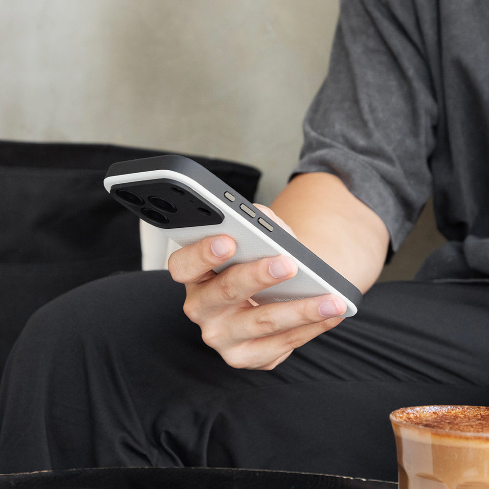 iPhone 17 Pro Max Kılıf M-safe Şarj Özellikli Deri Dokulu Native Union 2025 Active Serisi Kılıf